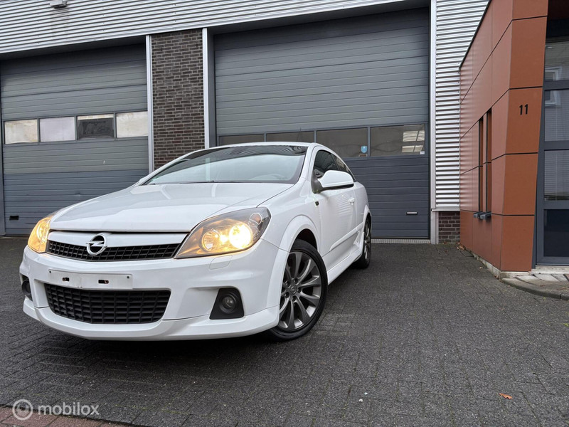 Opel Astra  GTC