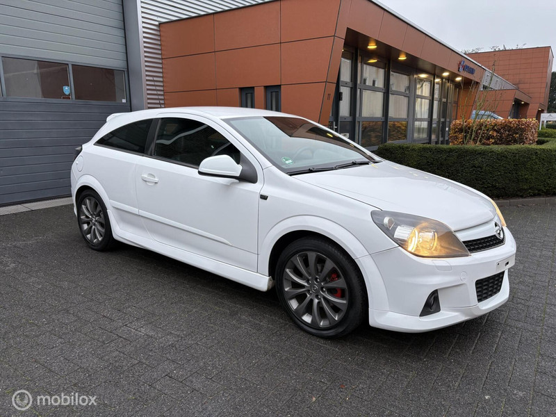 Opel Astra  GTC