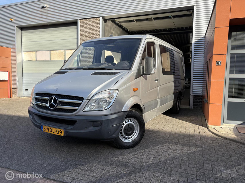 Mercedes Sprinter bus 210 D lang 2 h1